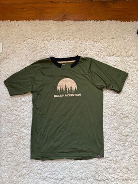 Rocky Mountain Men’s Olive Green Short-Sleeve Freeride Jersey. Sz Med. MINT!